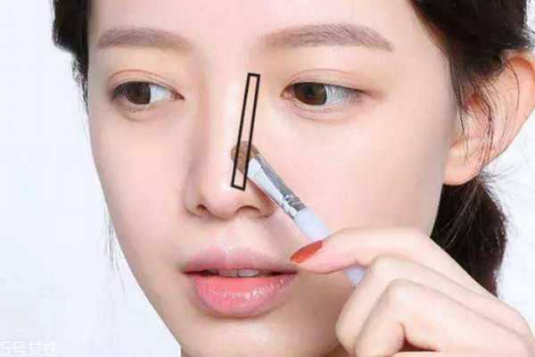 鼻子大鼻翼宽怎么化妆？