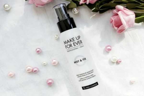 用完定妆喷雾还要用散粉吗 用完定妆喷雾还要用散粉吗