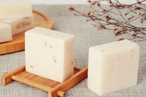 香皂可以洗头吗?香皂能不能用来洗澡 香皂可以洗头吗?香皂能不能用来洗澡