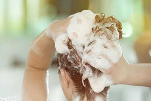 游泳后头发发木怎么办 5个方法令头发柔顺不打结