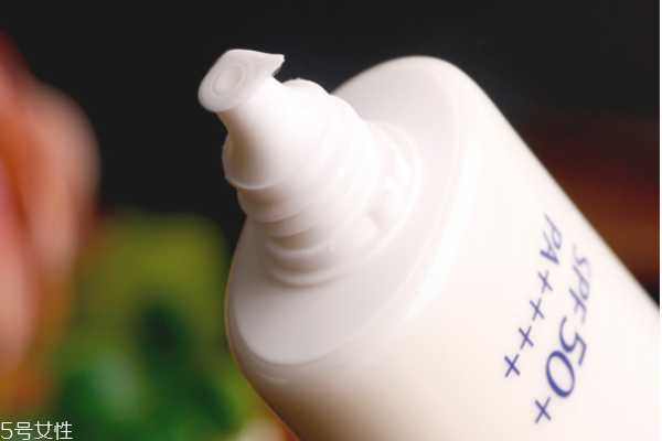 黛珂防晒霜含酒精吗 质感超好的美白防晒霜