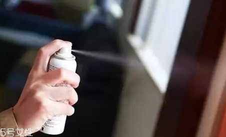 防晒喷雾和防晒霜哪个效果好？防晒喷雾可以喷脸吗