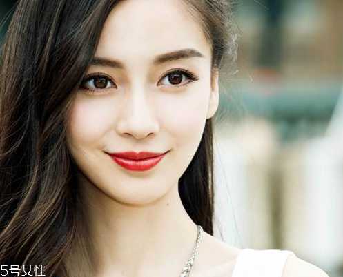 皮肤黄用什么颜色眉笔？