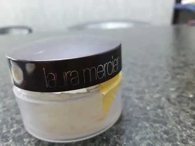 蜜粉能用洗面奶洗掉吗 蜜粉能用洗面奶洗掉吗