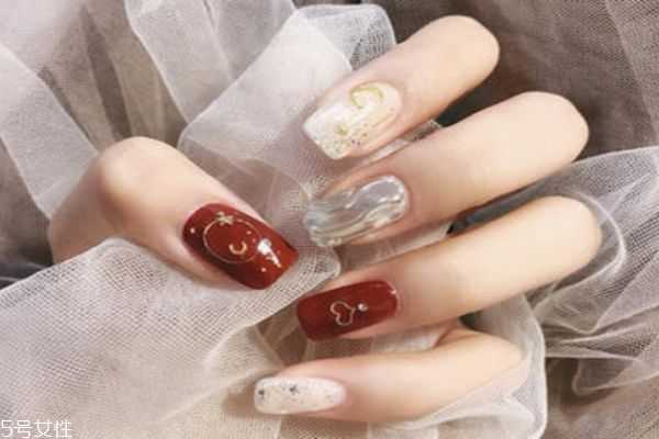 先涂魔镜粉还是先封层? 先涂魔镜粉还是先封层?