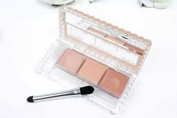 化妆应该先遮瑕还是先粉底 遮瑕膏在粉底液前还是后