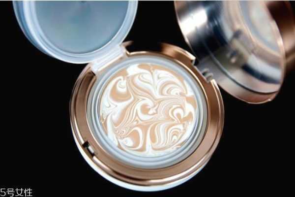 爱敬黑和白盒哪个好？爱敬白盒和黑盒的区别