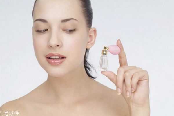 化妆前应该用什么？化妆之前脸部要涂些什么