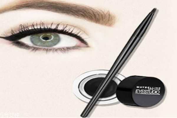 眼线液和眼线膏有什么区别？新手适合用什么画眼线？