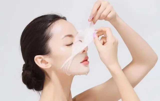 蚕丝面膜敷完要洗脸吗 蚕丝面膜敷完要洗脸吗