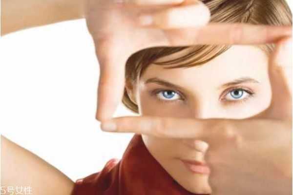 眼霜有什么作用和功效 眼霜一定要用还要趁早用