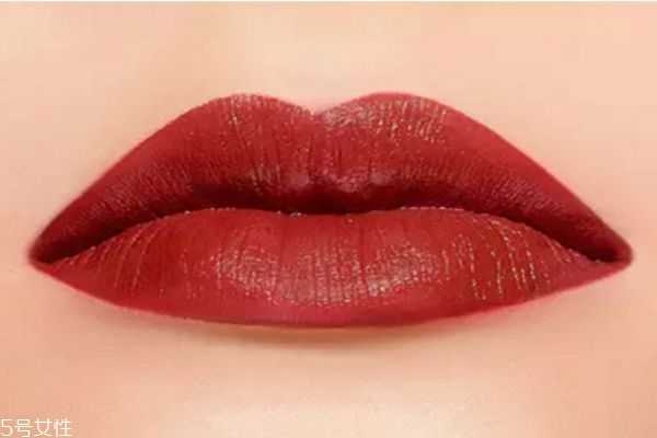 哪些口红涂起来高级感十足？有什么平价又显白的口红
