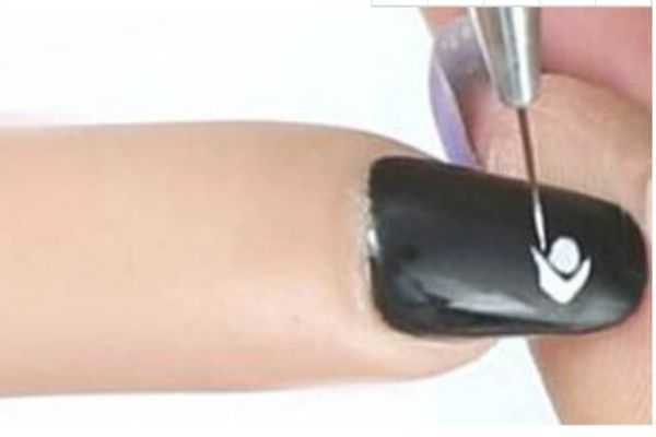 花朵美甲怎么做?小清新美甲教程图解 花朵美甲怎么做?小清新美甲教程图解