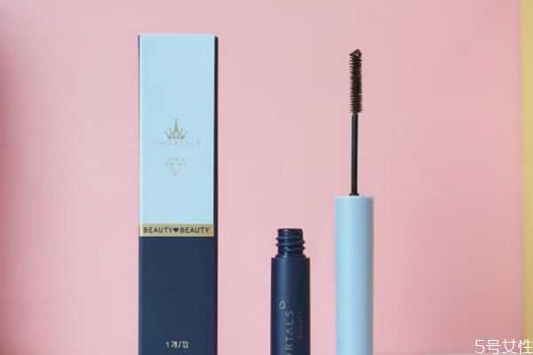 棕色睫毛膏会看出来吗？棕色睫毛膏自然吗