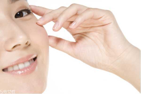 皮肤晒黑了怎么办