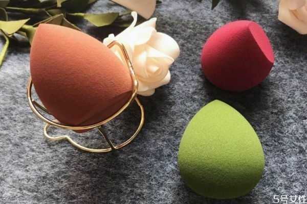 没带美妆蛋如何上妆 没有美妆蛋怎么上粉底