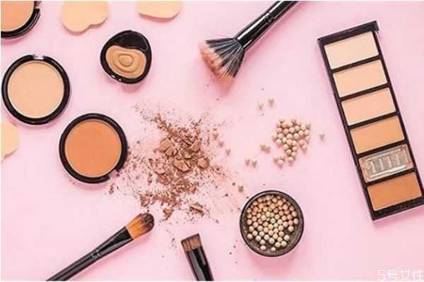 散粉用刷子和粉扑有什么区别?用刷子和粉扑各自的优缺点 散粉用刷子和粉扑有什么区别?用刷子和粉扑各自的优缺点