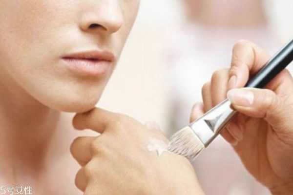 化妆品套装的使用顺序 一套化妆品的使用顺序