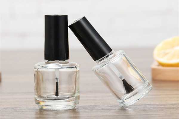 指甲油能用酒精洗掉吗 指甲油能用酒精洗掉吗