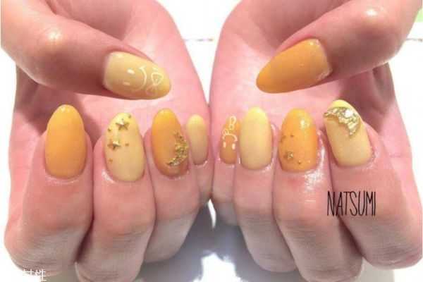 夏季做什么颜色的美甲好看？法式美甲哪种颜色适合夏天