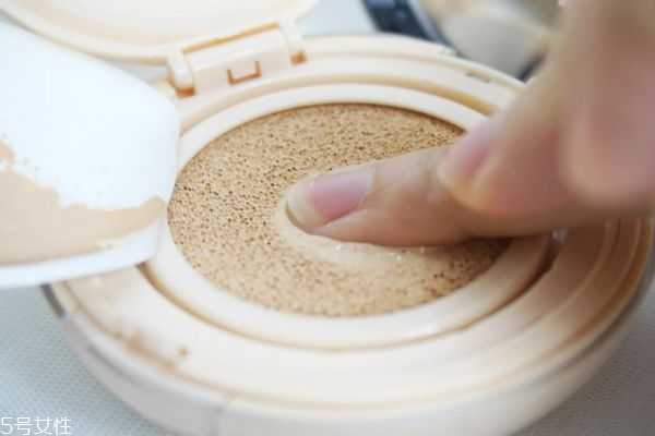 气垫和bb霜的使用顺序 bb霜和气垫的先后顺序 气垫和bb霜的使用顺序 bb霜和气垫的先后顺序