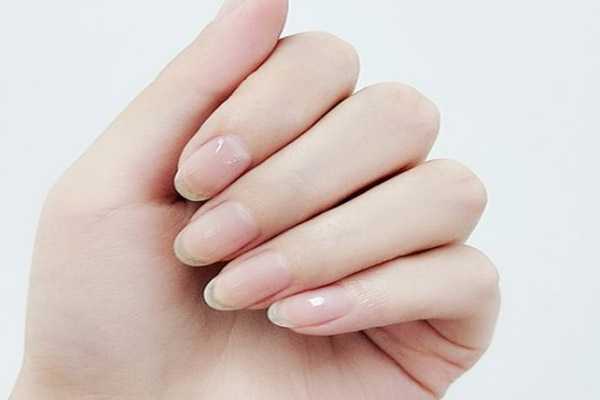 透明指甲油和亮油的区别