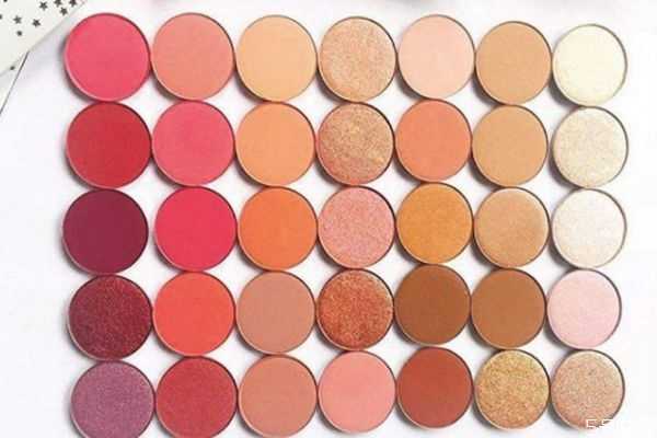 眼影能放冰箱吗？可以放冰箱的化妆品