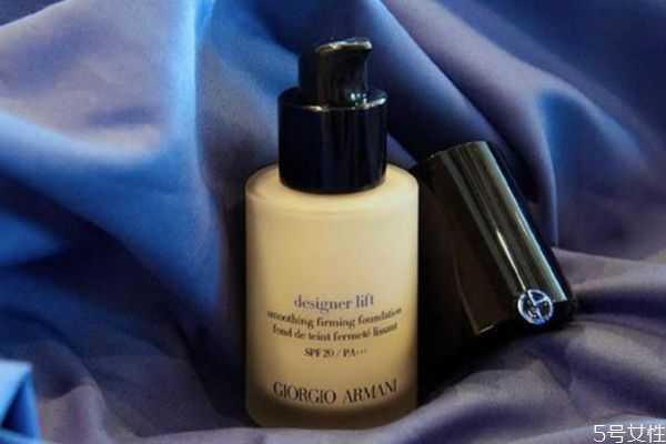 阿玛尼粉底液掉地上摔坏了怎么办 阿玛尼粉底液摔碎 阿玛尼粉底液掉地上摔坏了怎么办 阿玛尼粉底液摔碎