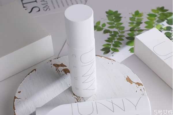 unny定妆喷雾好用吗