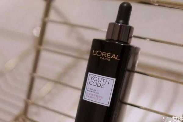 欧莱雅小黑瓶肌底液含激素吗？欧莱雅小黑瓶肌底液什么功效