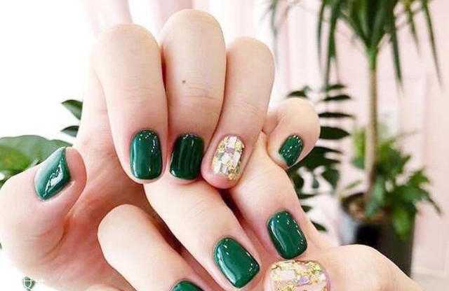 2024年最新低调显白美甲图片