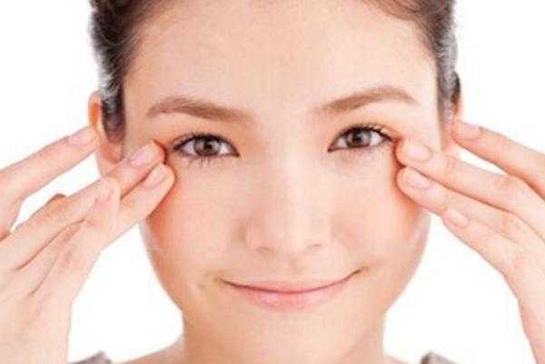 眼部细纹可以热敷吗