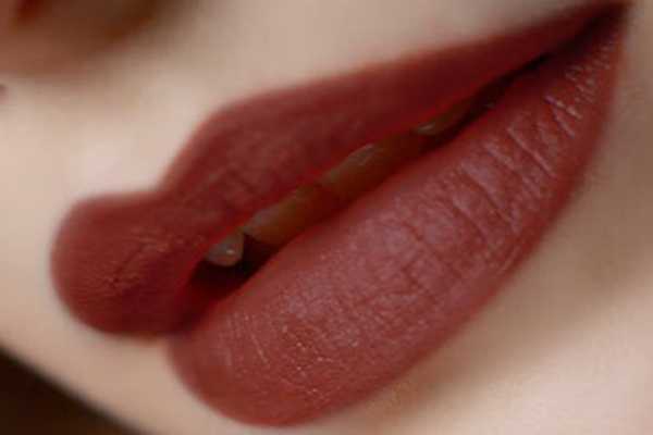 阿玛尼唇釉哪个色号最显白 阿玛尼唇釉哪个色号最显白