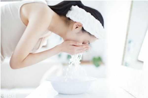 无泡洁面是什么