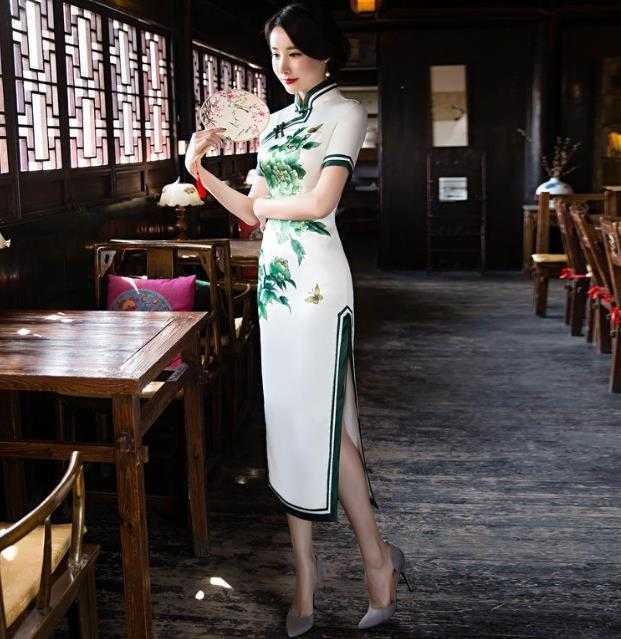 穿旗袍需不需要穿内衣?旗袍需不需要穿裤子呢 穿旗袍需不需要穿内衣?旗袍需不需要穿裤子呢