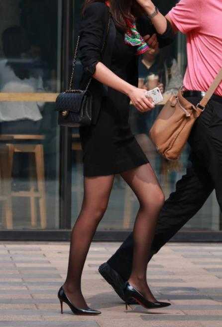 穿丝袜为什么脚容易臭?肉色的丝袜会臭脚吗 穿丝袜为什么脚容易臭?肉色的丝袜会臭脚吗