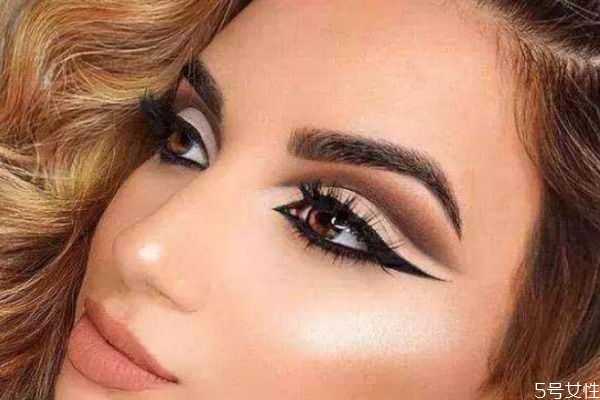 睫毛胶水打开多久不能用了?睫毛胶水开封保存方法 睫毛胶水打开多久不能用了?睫毛胶水开封保存方法