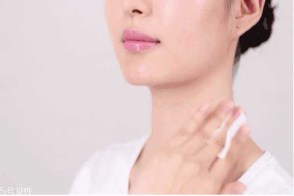 化妆水要用化妆棉吗