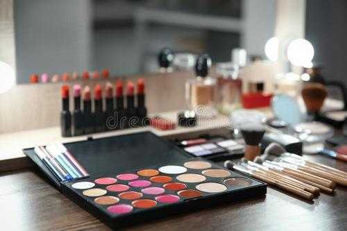 女孩子化妆都需要什么及化妆顺序 女孩子化妆都需要什么及化妆顺序