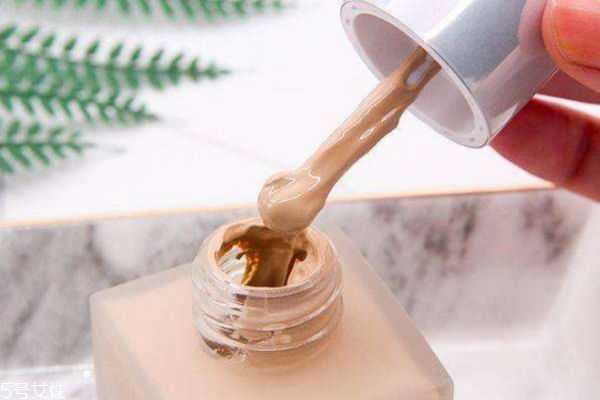 粉底液不服帖有哪些原因?粉底液怎么用好 粉底液不服帖有哪些原因?粉底液怎么用好