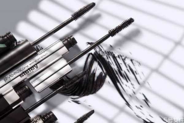 种的睫毛可以刷睫毛膏吗