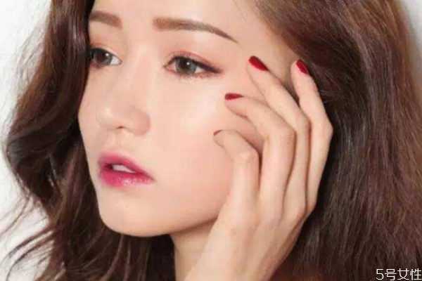 冷皮适合什么颜色口红？适合冷白皮的口红颜色