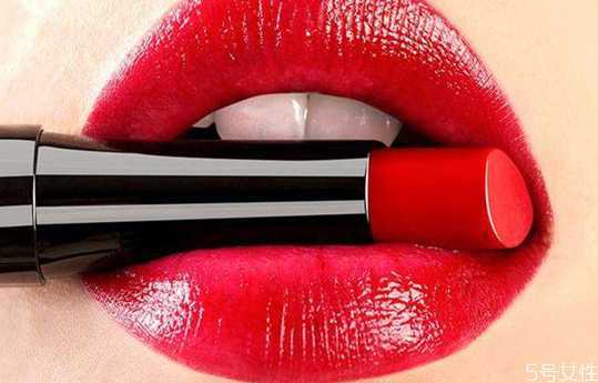 为什么涂口红会掉色