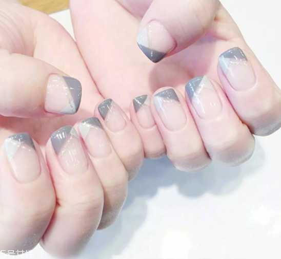 清新色块撞色美甲怎么做? 清新色块撞色美甲怎么做?