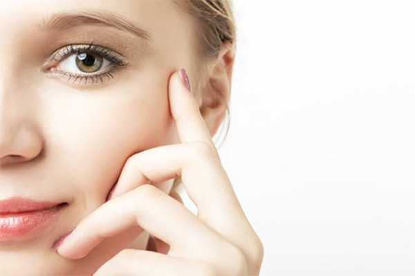 精华能天天用吗？精华能涂在眼睛周围吗