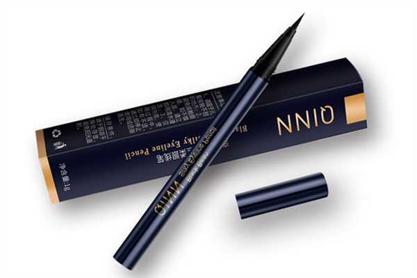 眼线笔要用卸妆水还是卸妆油 眼线笔要用卸妆水还是卸妆油