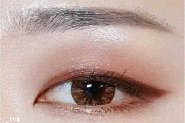 单眼皮用什么颜色眼影？4款适合单眼皮的眼影推荐