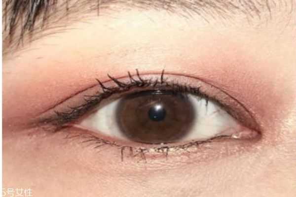 双色眼影怎么画？