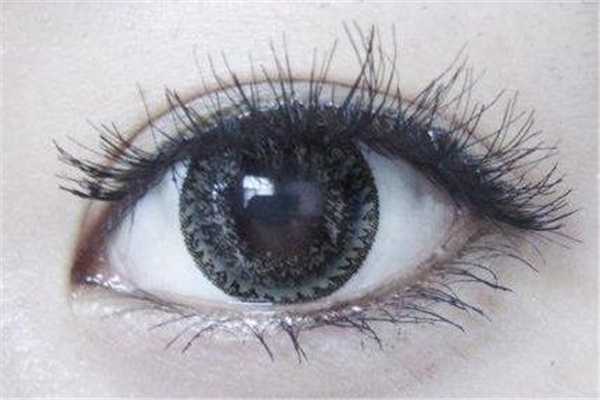 天天戴假睫毛有影响吗