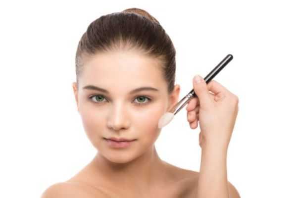 擦完粉底液脸上起皮怎么办?让粉底服帖的小技巧 擦完粉底液脸上起皮怎么办?让粉底服帖的小技巧